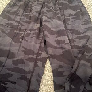 Athleta Women’s Salutation Camo Joggers Size Medium